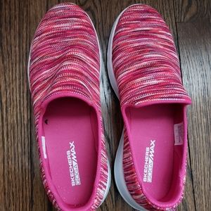 Sketchers GogaMax Stretch Fabric Sneakers